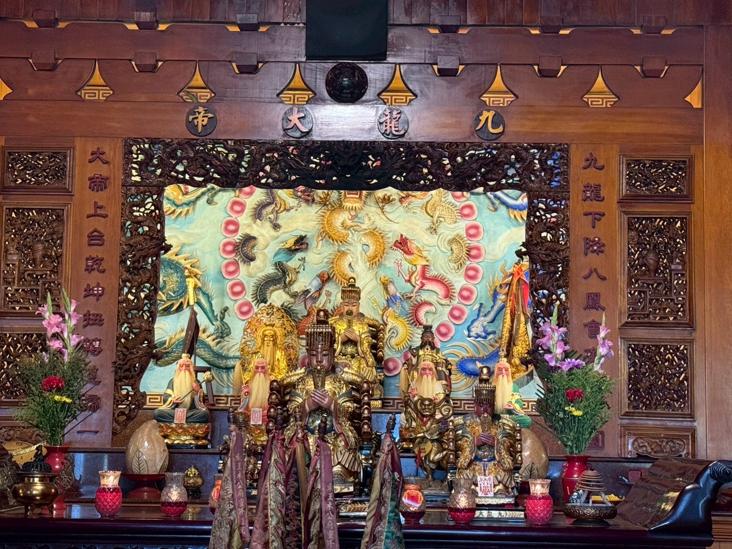 九龍殿主殿側景